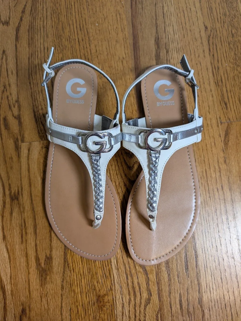 G by GUESS Lindsey White Silver Logo Thong Sandals Women’s Size 9.5